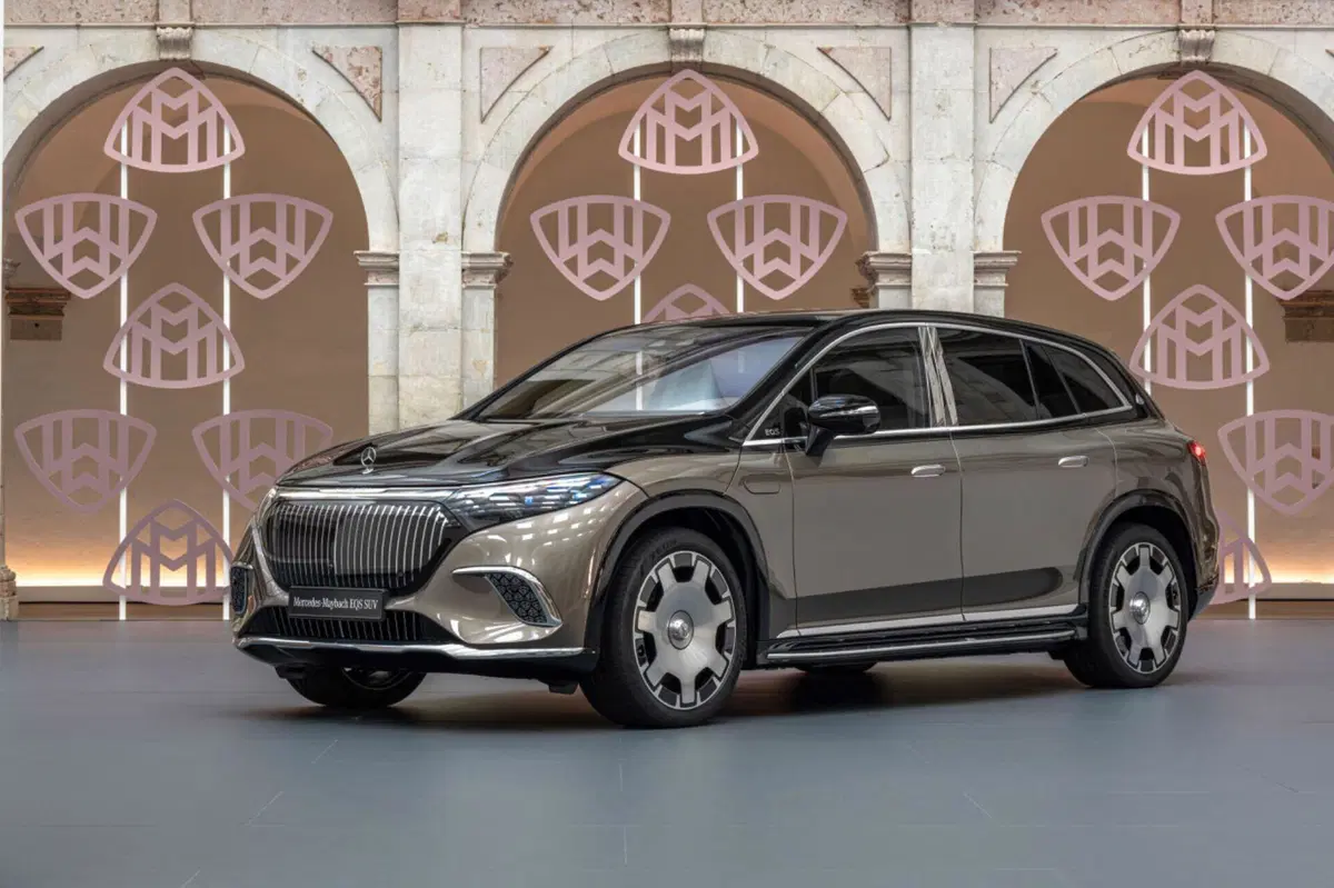 Mercedes-Maybach EQS, il prezzo parte da 200.000 euro (8)