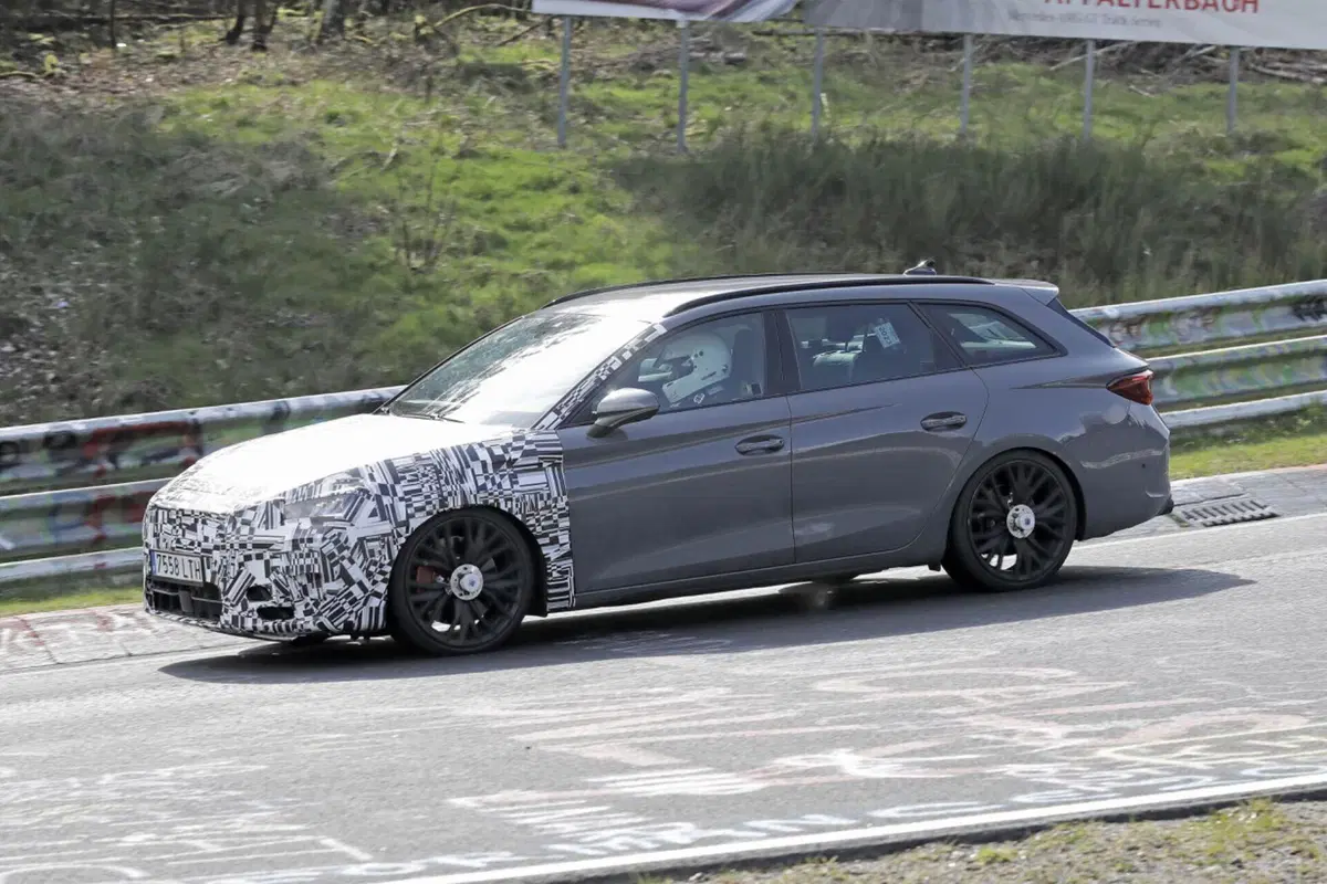Cupra Leon 2023, il nuovo Facelift è al Nürburgring [Foto Spia]