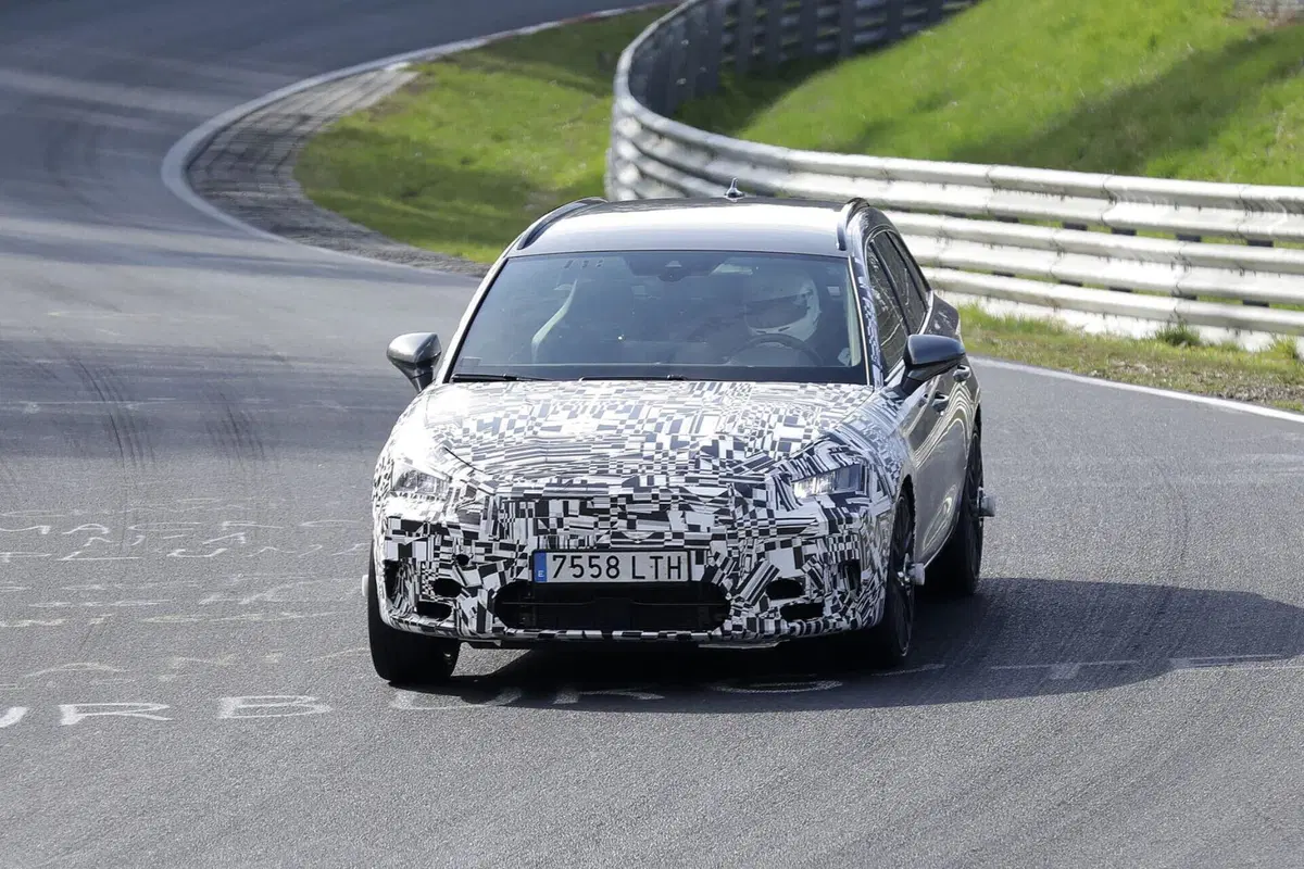 Cupra Leon 2023, il nuovo Facelift è al Nürburgring [Foto Spia] (2)