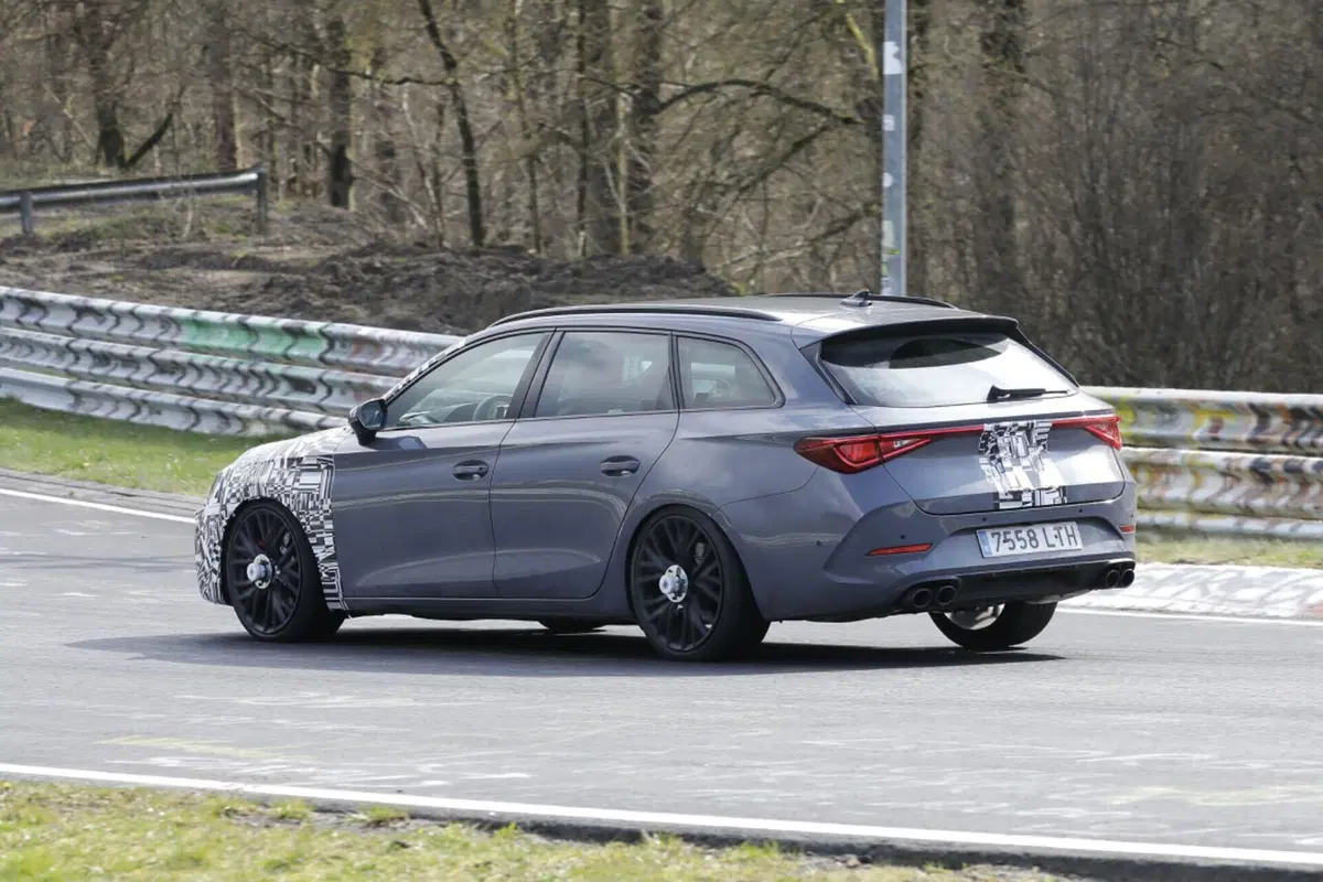Cupra Leon 2023, il nuovo Facelift è al Nürburgring [Foto Spia] (3)