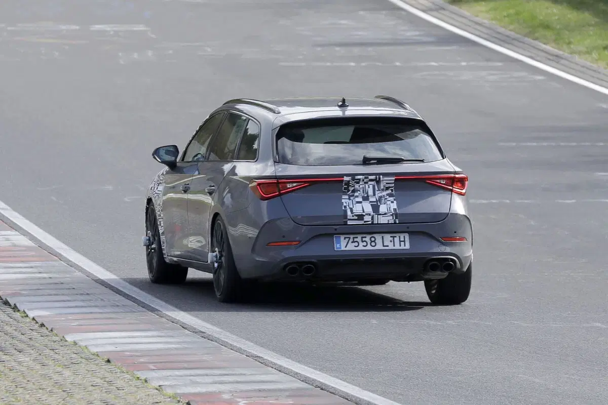 Cupra Leon 2023, il nuovo Facelift è al Nürburgring [Foto Spia] (4)