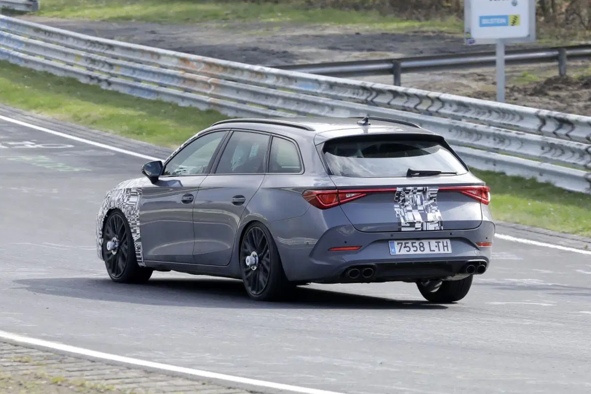 Cupra Leon 2023, il nuovo Facelift è al Nürburgring [Foto Spia] (5)