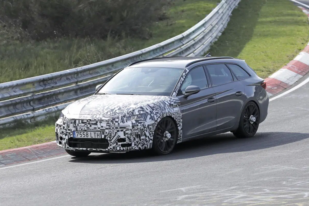 Cupra Leon 2023, il nuovo Facelift è al Nürburgring [Foto Spia] (6)