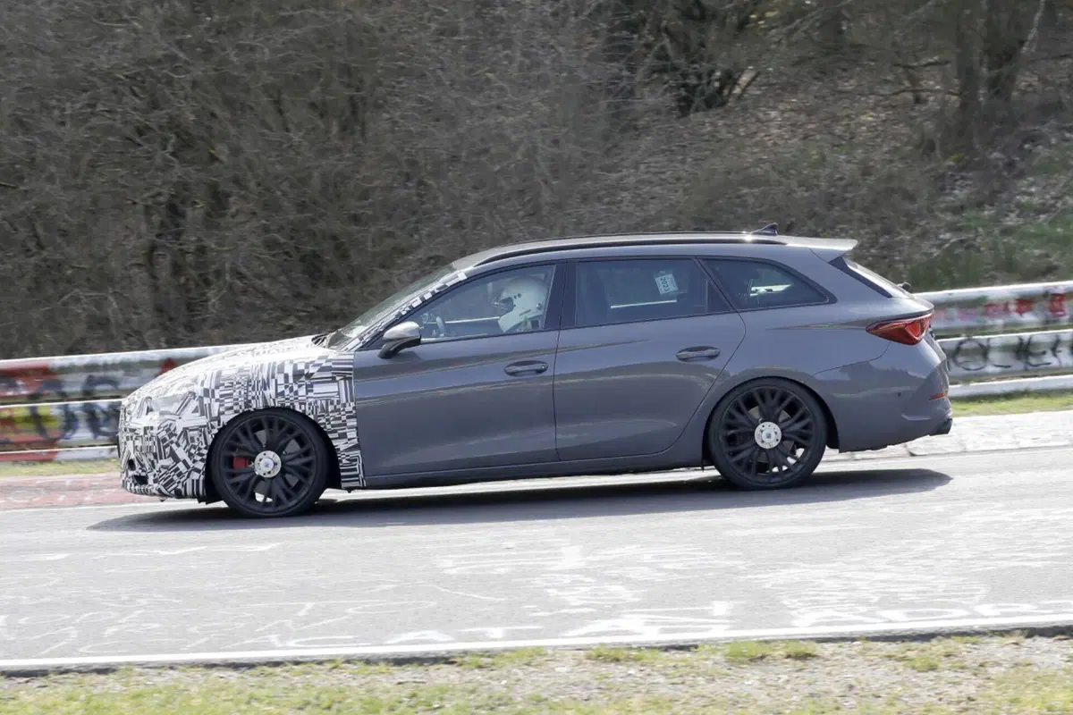 Cupra Leon 2023, il nuovo Facelift è al Nürburgring [Foto Spia] (7)