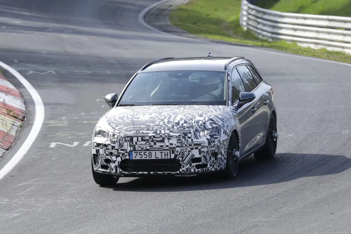 Cupra Leon 2023, il nuovo Facelift è al Nürburgring [Foto Spia] (8)