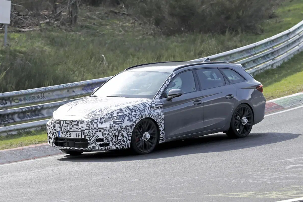 Cupra Leon 2023, il nuovo Facelift è al Nürburgring [Foto Spia] (9)