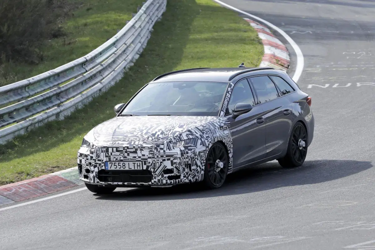 Cupra Leon 2023, il nuovo Facelift è al Nürburgring [Foto Spia] (10)