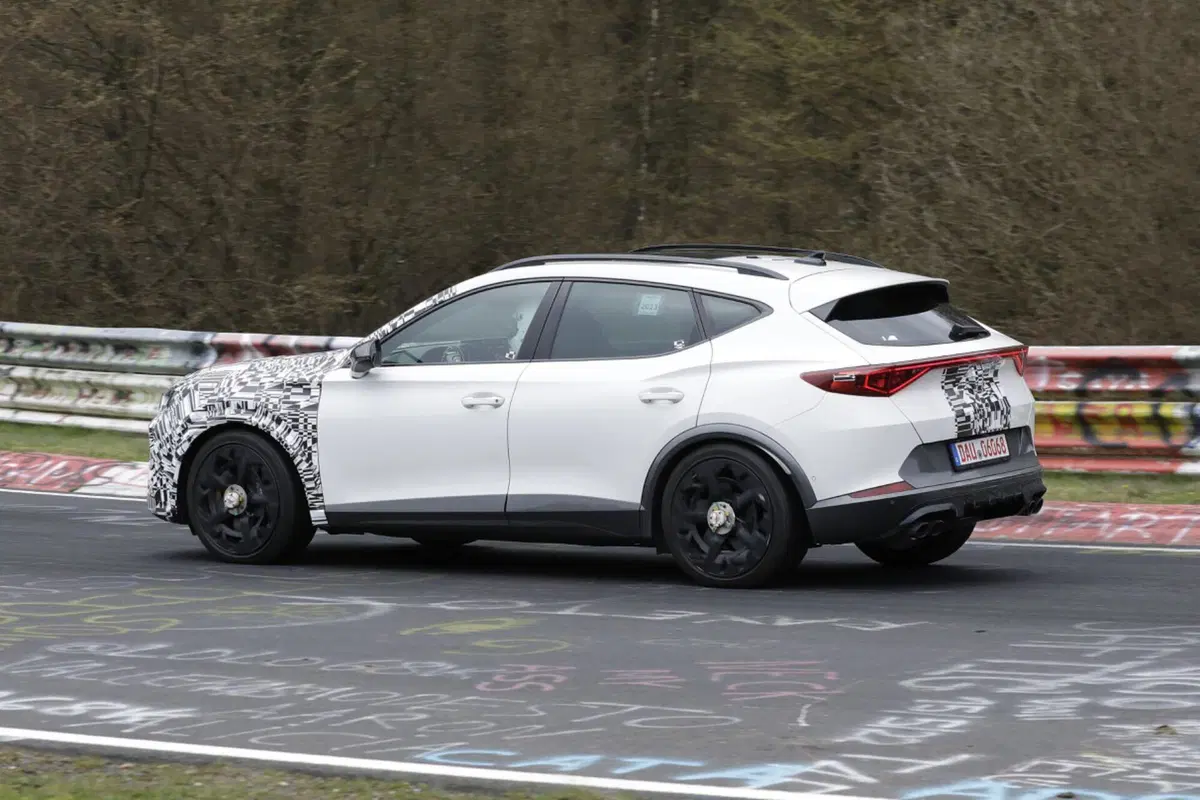Cupra Formentor 2024, ecco il nuovo facelift [Foto Spia] (4)