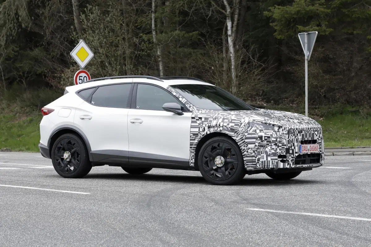 Cupra Formentor 2024, ecco il nuovo facelift [Foto Spia] (6)