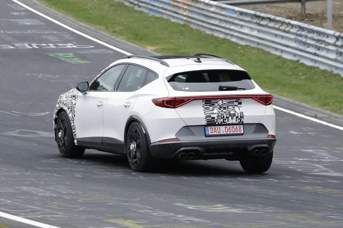 Cupra Formentor 2024, ecco il nuovo facelift [Foto Spia] (7)