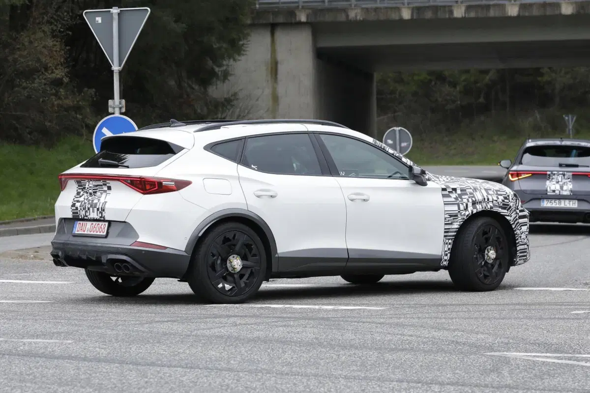 Cupra Formentor 2024, ecco il nuovo facelift [Foto Spia] (8)