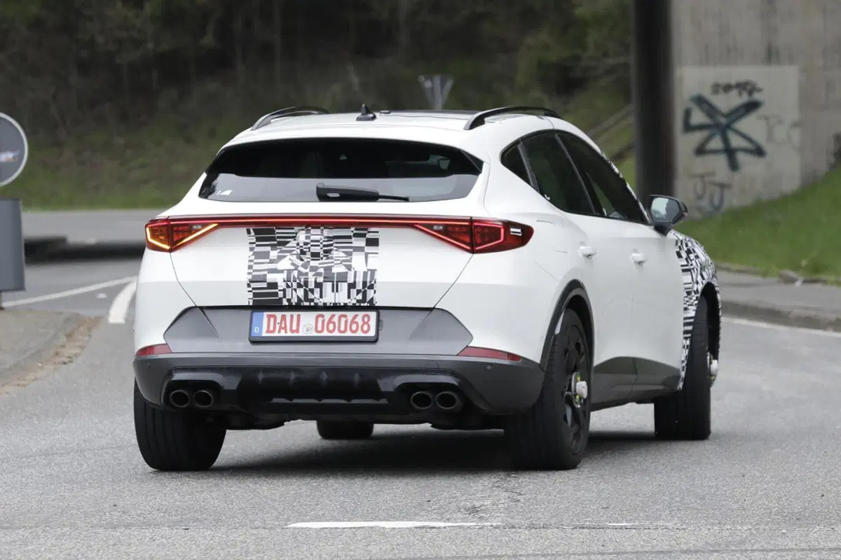 Cupra Formentor 2024, ecco il nuovo facelift [Foto Spia] (11)