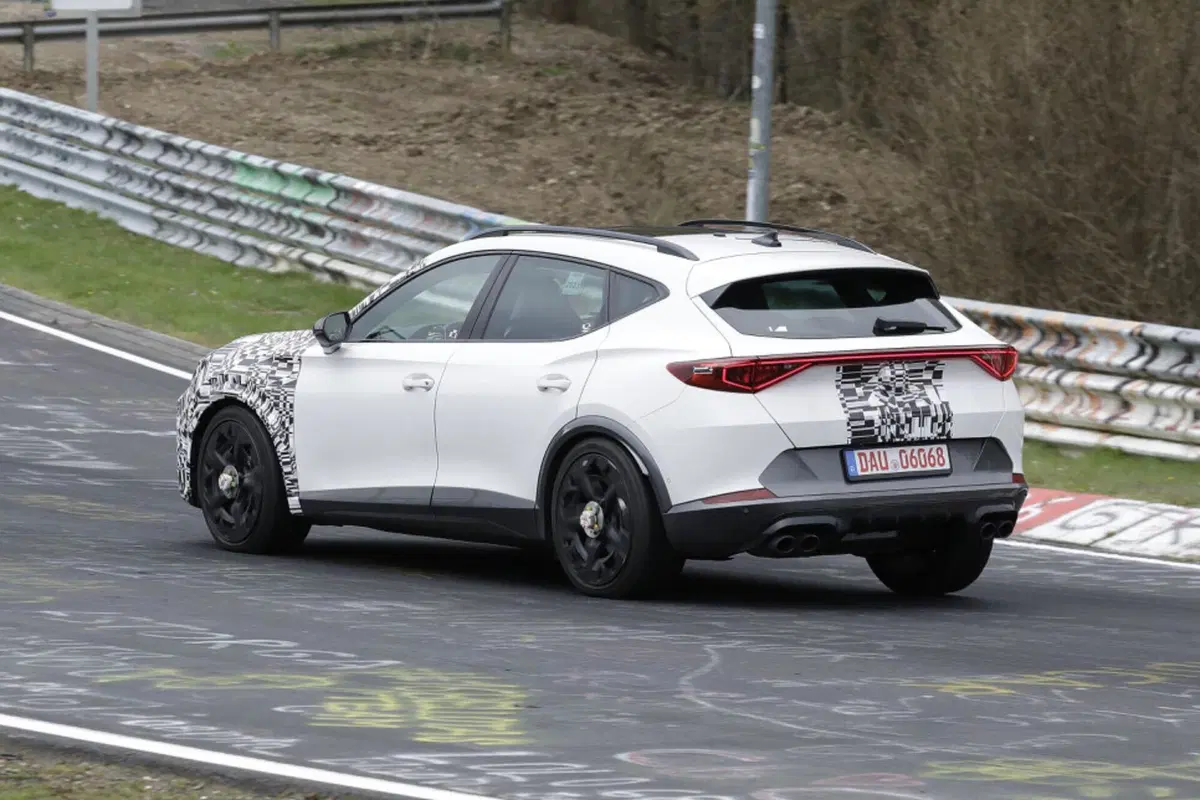 Cupra Formentor 2024, ecco il nuovo facelift [Foto Spia] (12)