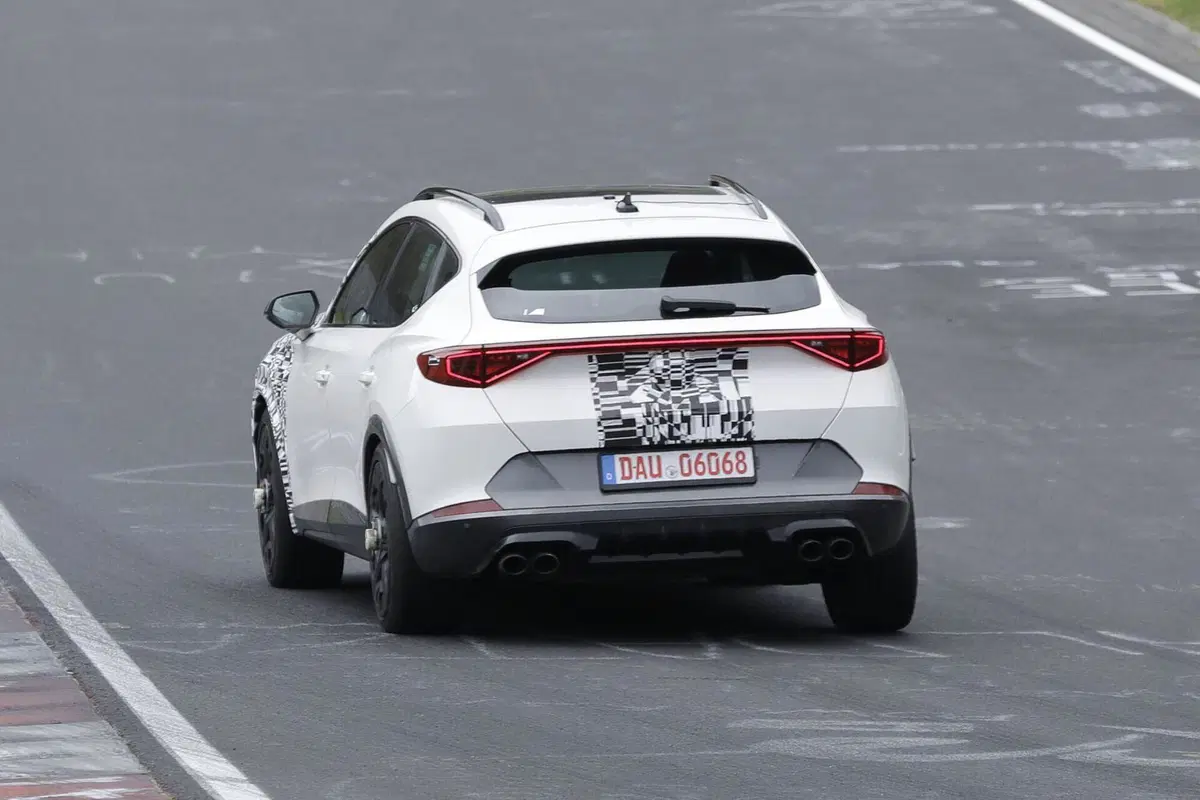 Cupra Formentor 2024, ecco il nuovo facelift [Foto Spia] (13)