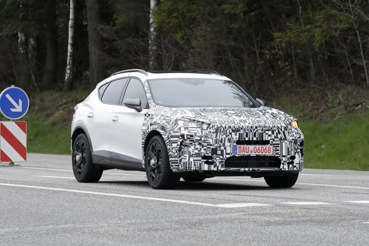 Cupra Formentor 2024, ecco il nuovo facelift [Foto Spia] (14)