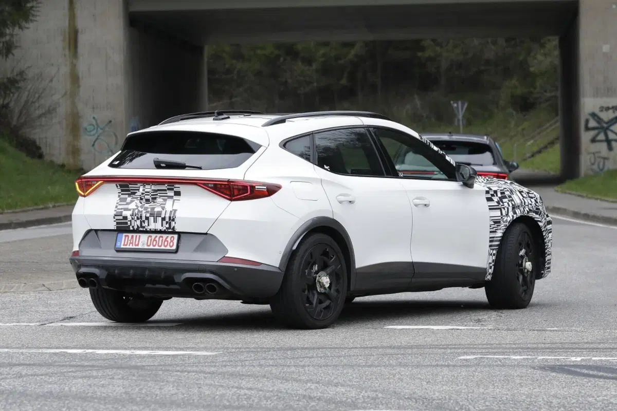 Cupra Formentor 2024, ecco il nuovo facelift [Foto Spia] (16)