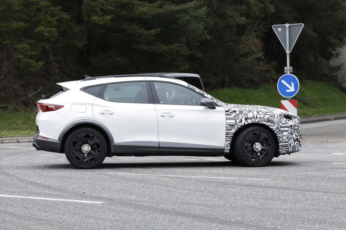 Cupra Formentor 2024, ecco il nuovo facelift [Foto Spia] (18)