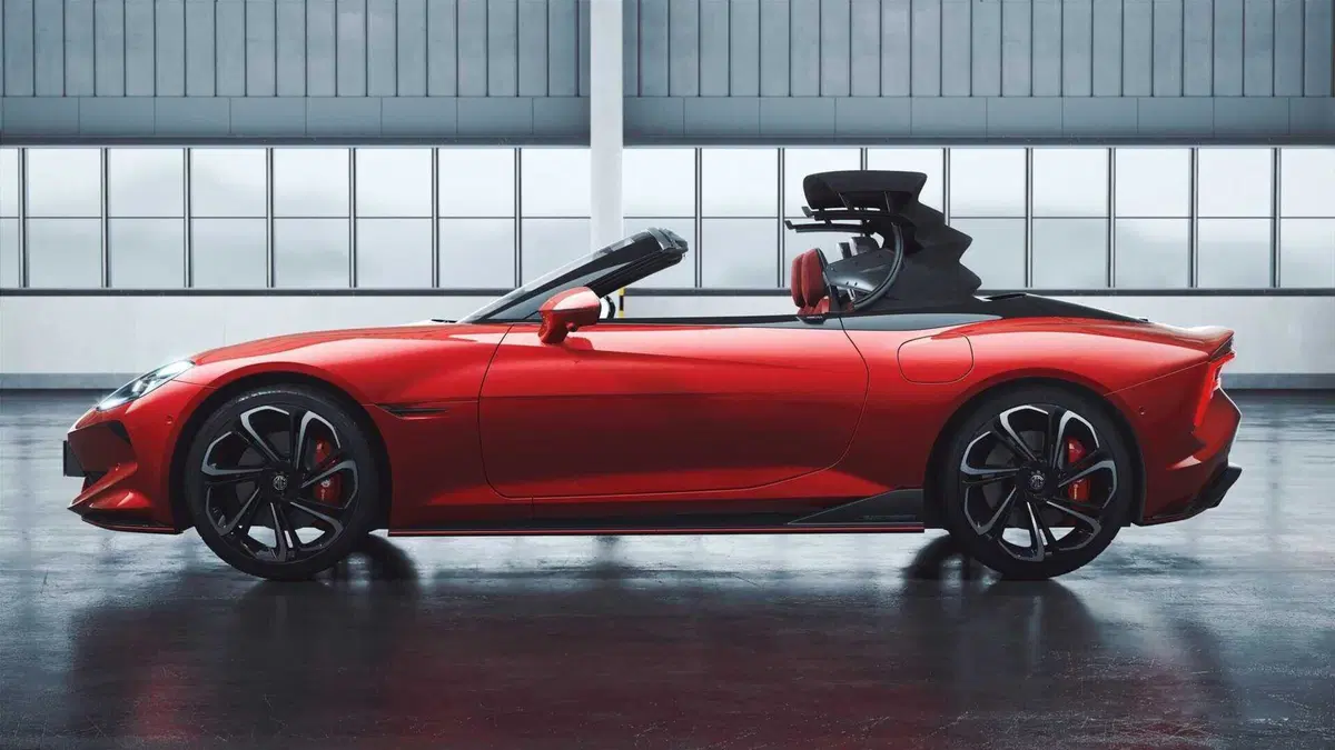 MG Cyberster, la roadster elettrica da 544 Cv arriva in Europa