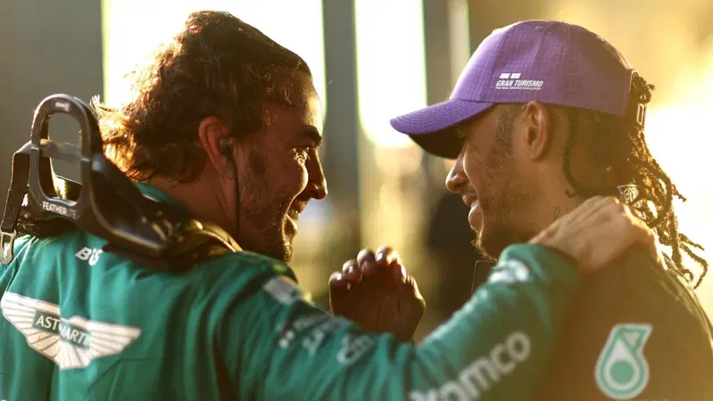 L'abbraccio tra Alonso e Hamilton dopo il GP d'Australia 2023 di F1
