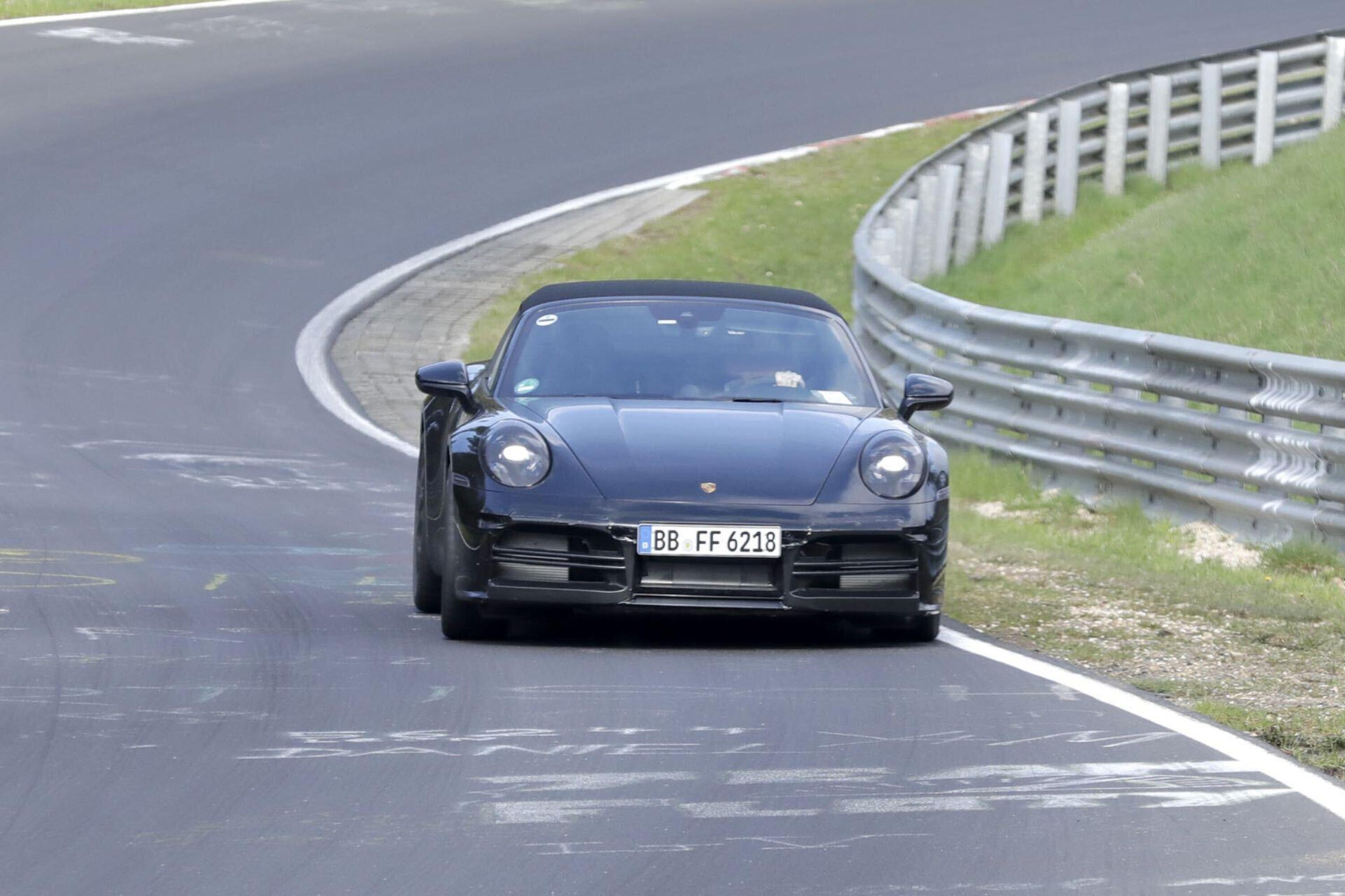 Porsche 911 Targa, il nuovo Facelift &egrave; in prova al N&uuml;rburgring [Foto Spia]