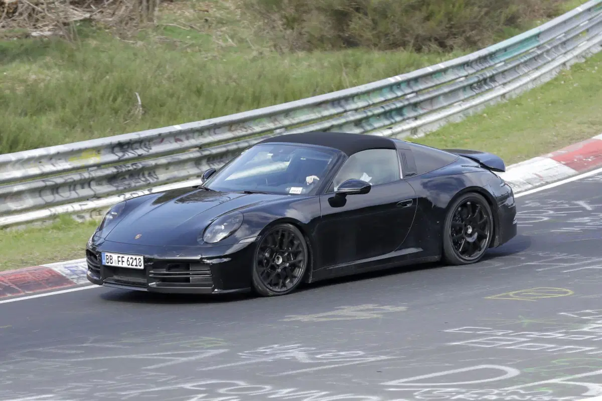 Porsche 911 Targa, il nuovo Facelift è in prova al Nürburgring [Foto Spia] (2)