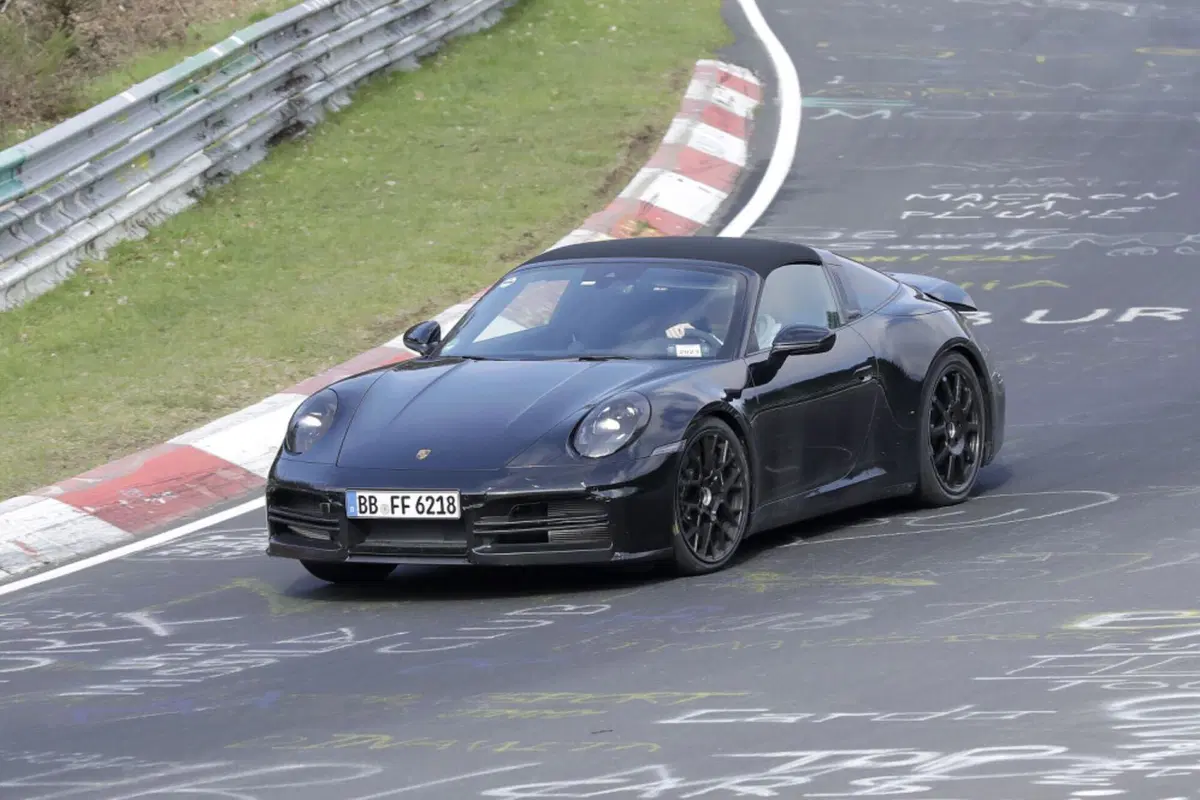Porsche 911 Targa, il nuovo Facelift è in prova al Nürburgring [Foto Spia] (3)
