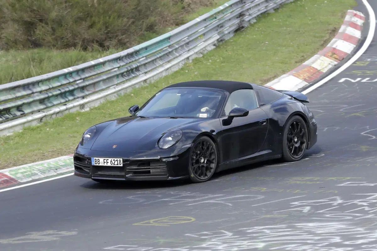 Porsche 911 Targa, il nuovo Facelift è in prova al Nürburgring [Foto Spia] (5)