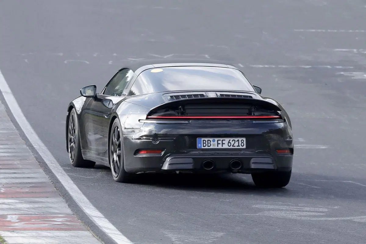 Porsche 911 Targa, il nuovo Facelift è in prova al Nürburgring [Foto Spia] (6)
