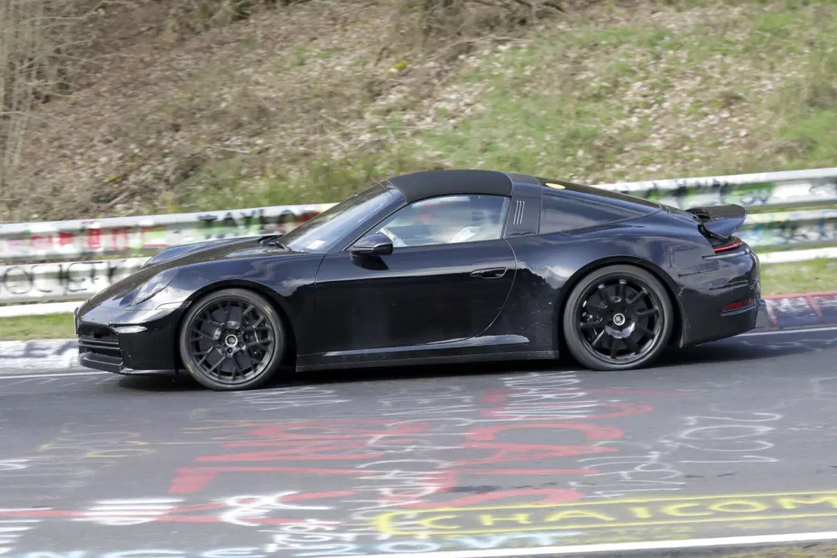 Porsche 911 Targa, il nuovo Facelift è in prova al Nürburgring [Foto Spia] (8)