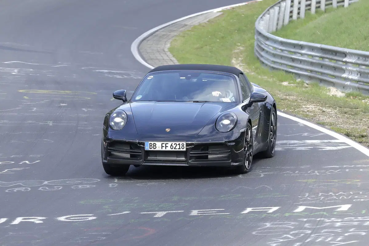 Porsche 911 Targa, il nuovo Facelift è in prova al Nürburgring [Foto Spia] (9)
