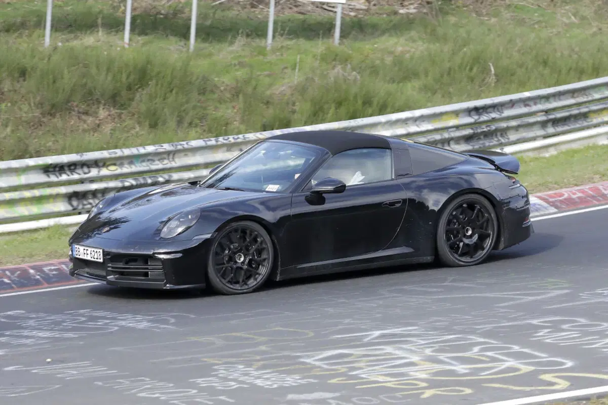 Porsche 911 Targa, il nuovo Facelift è in prova al Nürburgring [Foto Spia] (10)