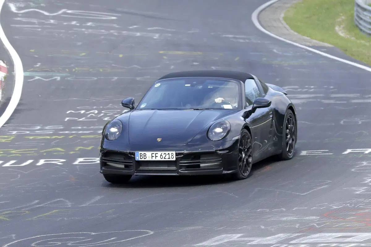 Porsche 911 Targa, il nuovo Facelift è in prova al Nürburgring [Foto Spia] (11)