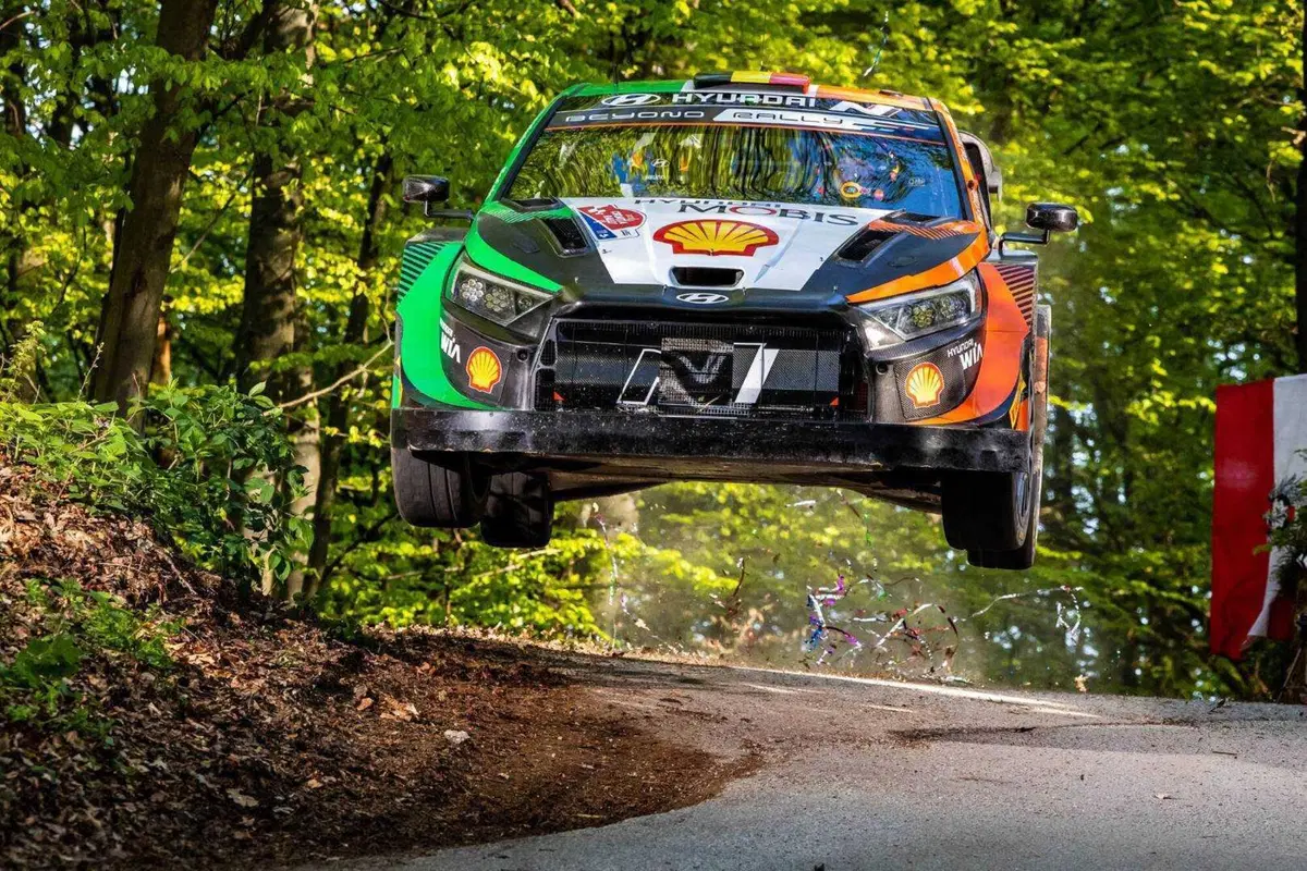 WRC Croazia. Evans, Toyota, Vince e Raggiunge Ogier in Testa al Mondiale (7)
