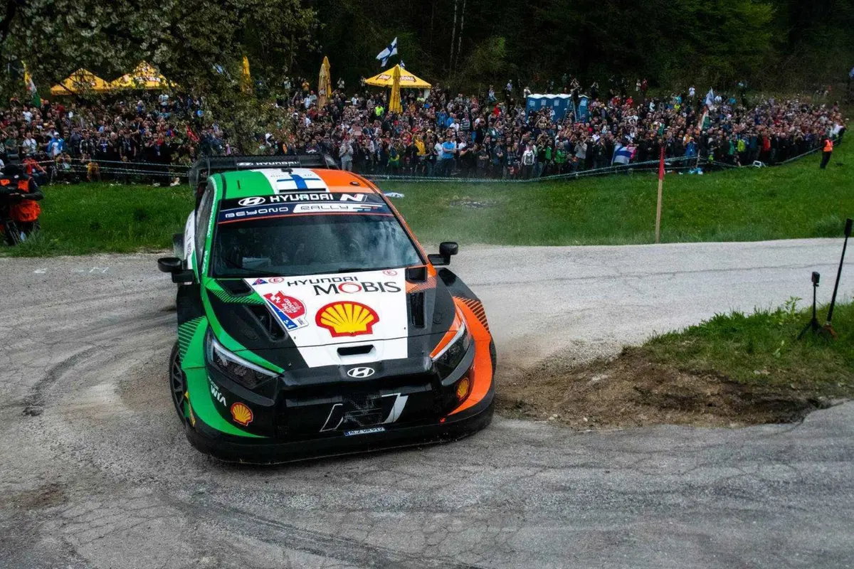 WRC Croazia. Evans, Toyota, Vince e Raggiunge Ogier in Testa al Mondiale (13)