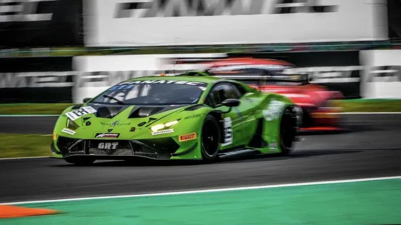 GTWC | Dominio BMW a Monza, Lamborghini P3. Rossi Out