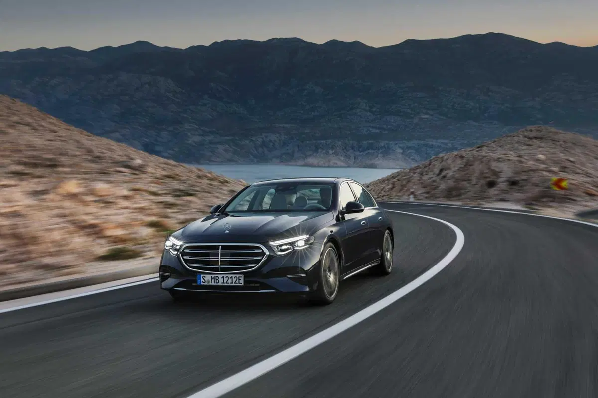 Mercedes Classe E 2023: tutta nuova e molto digitale  