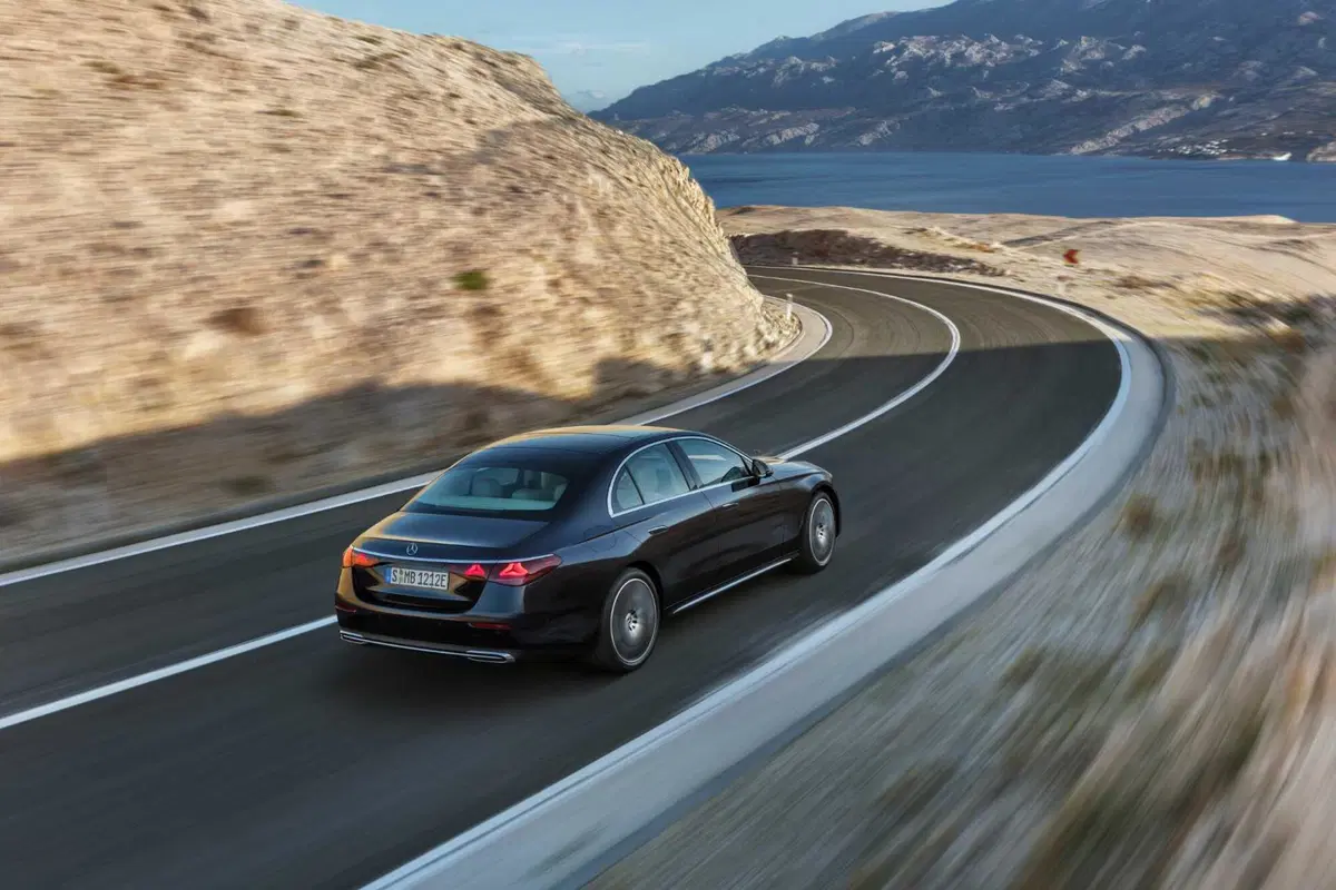 Mercedes Classe E 2023: tutta nuova e molto digitale   (2)