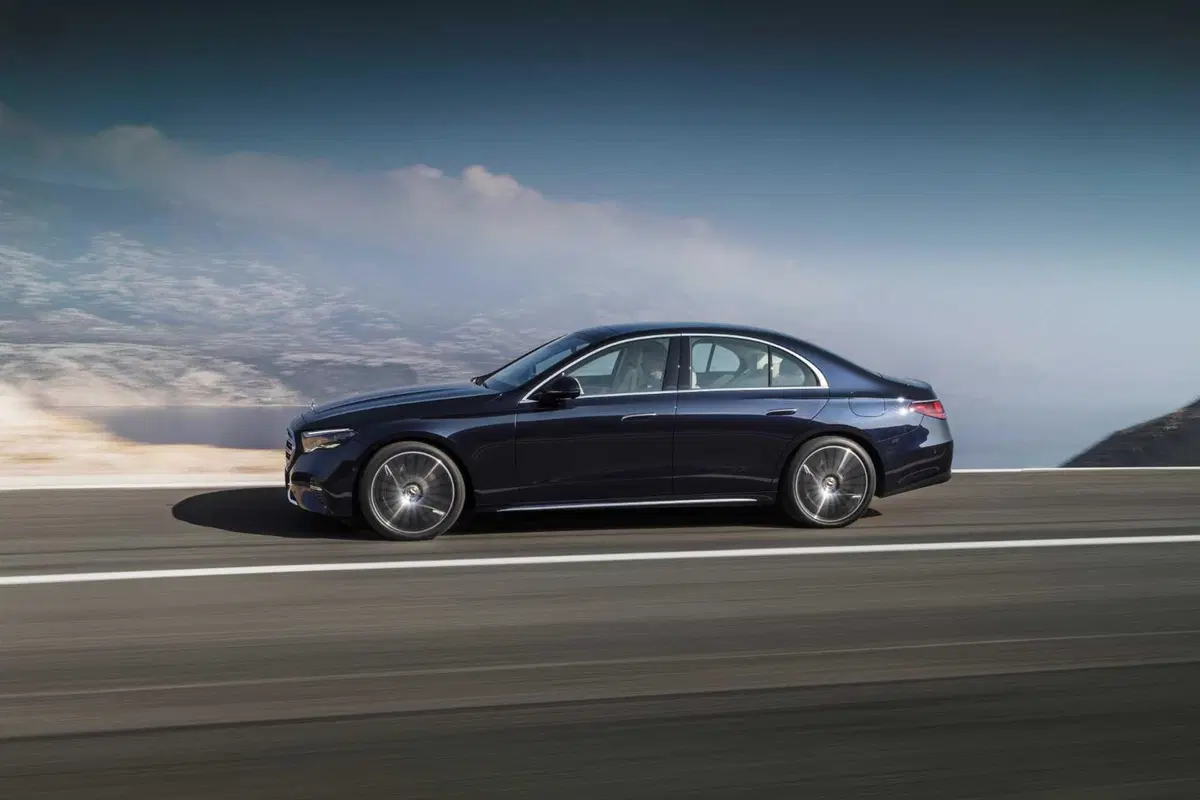 Mercedes Classe E 2023: tutta nuova e molto digitale   (3)
