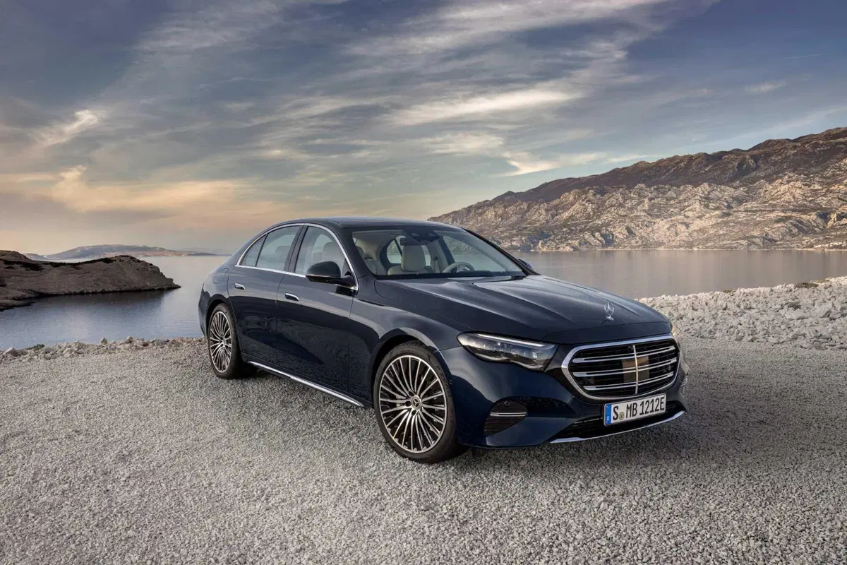 Mercedes Classe E 2023: tutta nuova e molto digitale   (4)