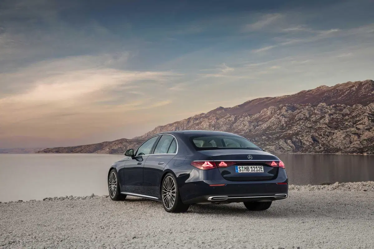 Mercedes Classe E 2023: tutta nuova e molto digitale   (5)
