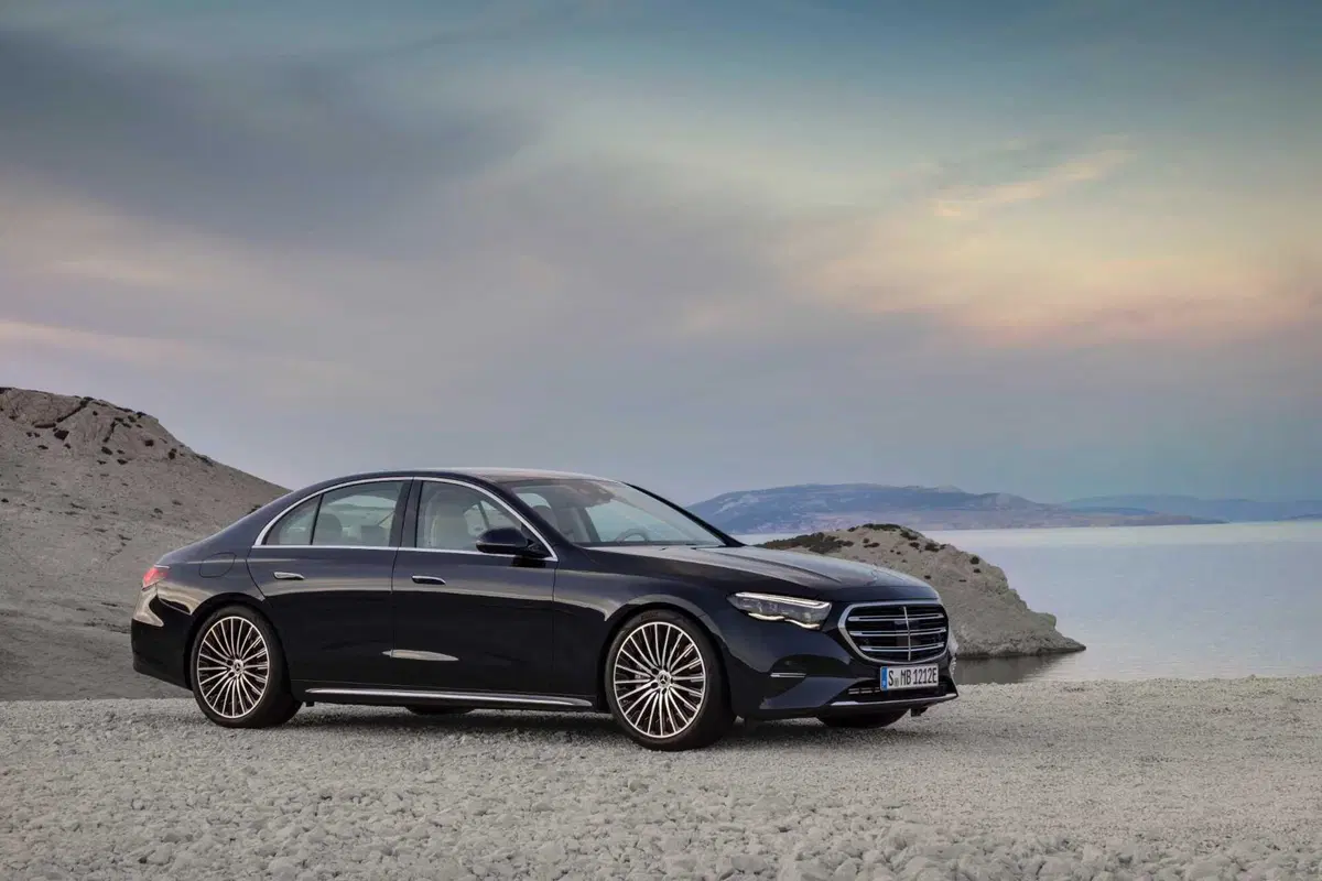 Mercedes Classe E 2023: tutta nuova e molto digitale   (6)