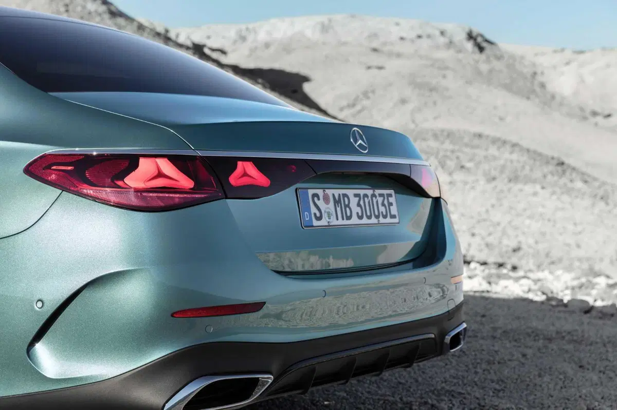 Mercedes Classe E 2023: tutta nuova e molto digitale   (8)