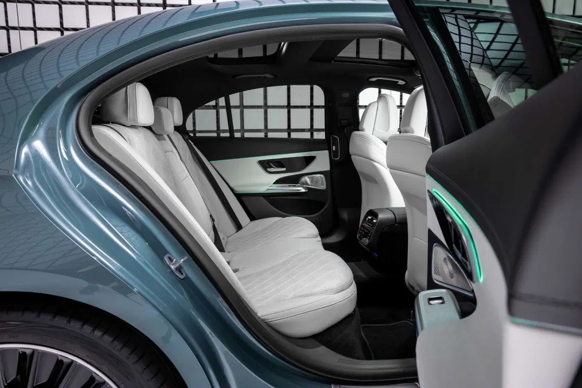 Mercedes Classe E 2023: tutta nuova e molto digitale   (9)