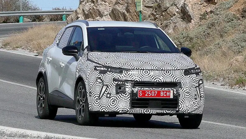 Renault Captur 2024, ecco il nuovo facelift [Foto Spia]
