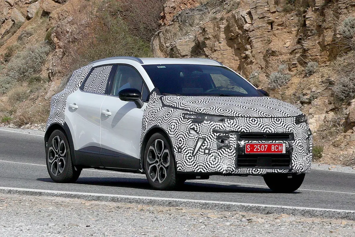 Renault Captur 2024, ecco il nuovo facelift [Foto Spia] (4)