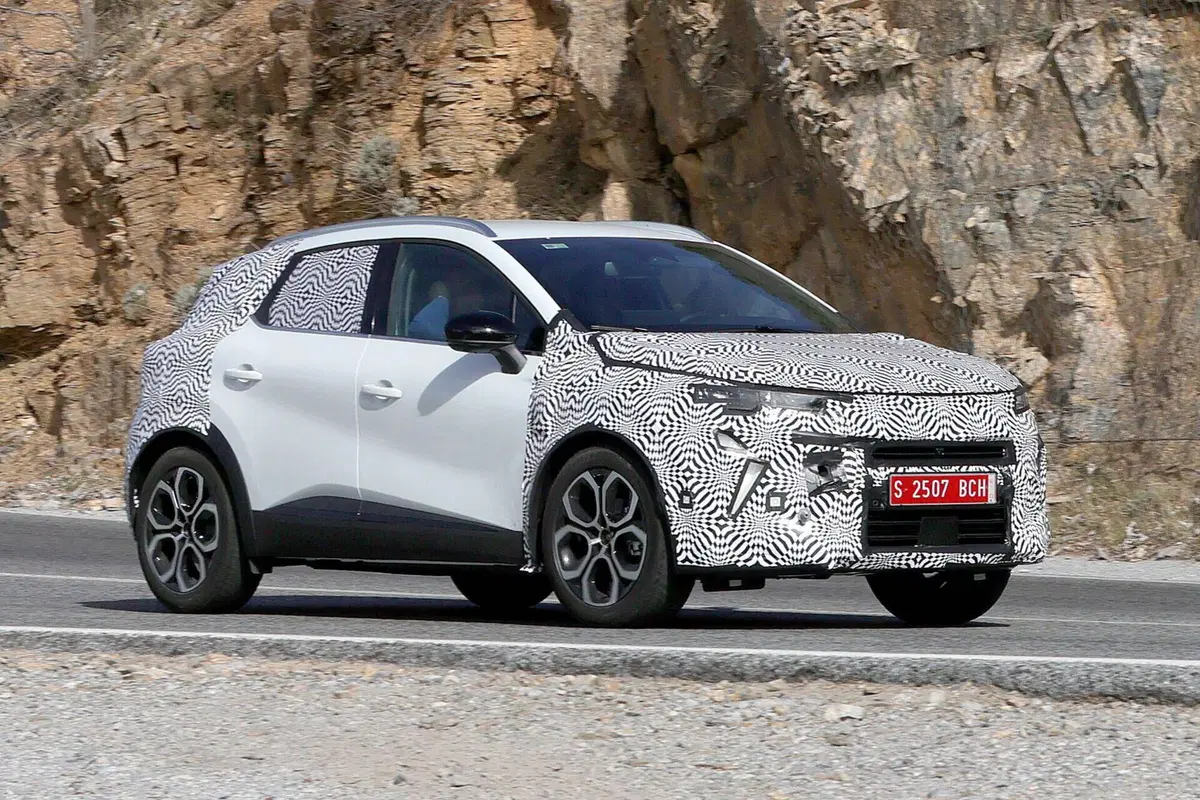 Renault Captur 2024, ecco il nuovo facelift [Foto Spia] (6)