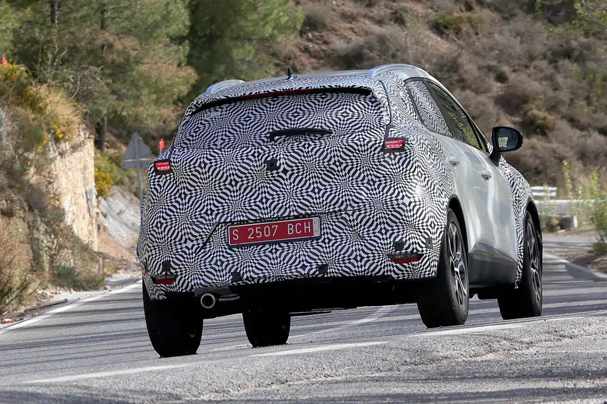 Renault Captur 2024, ecco il nuovo facelift [Foto Spia] (7)