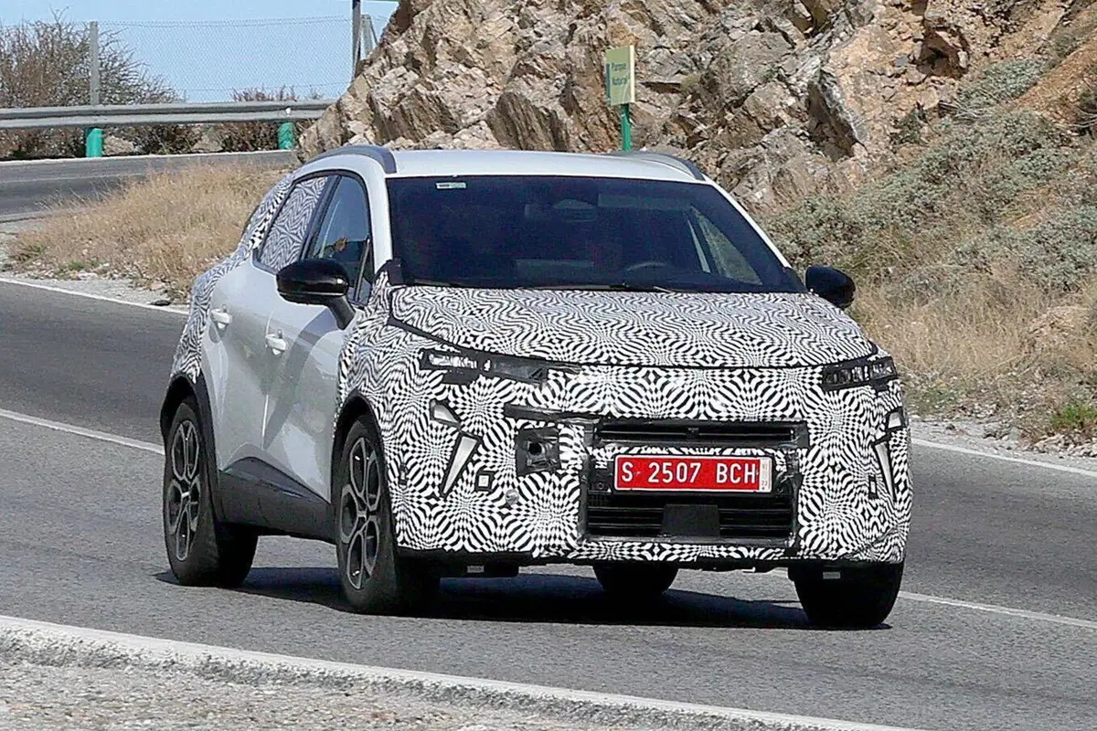 Renault Captur 2024, ecco il nuovo facelift [Foto Spia] (10)