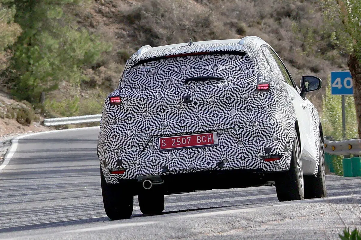 Renault Captur 2024, ecco il nuovo facelift [Foto Spia] (13)