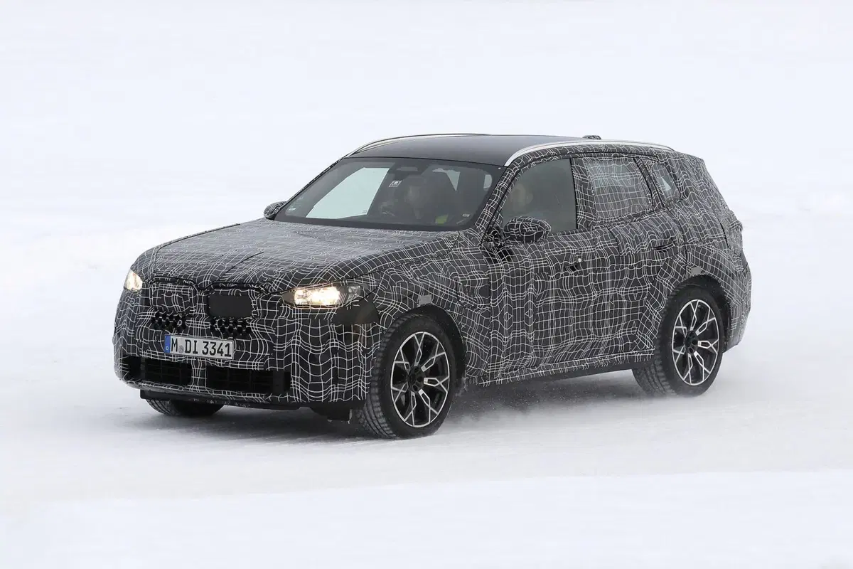 BMW X3 2023, la nuova generazione è in arrivo [Foto Spia] (4)